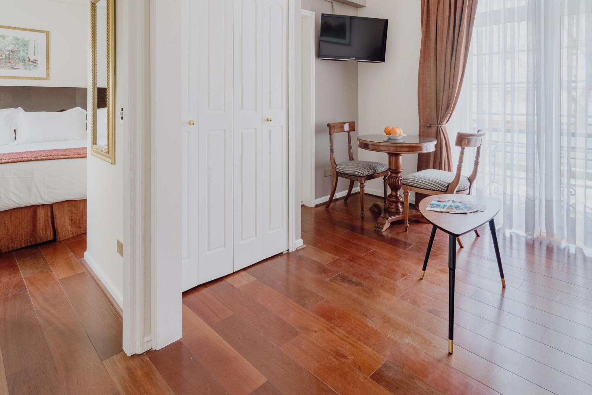 Orly Suites, Santiago